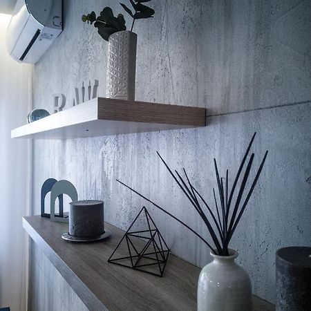 Raw Industrial City Apartment 수보티차 외부 사진