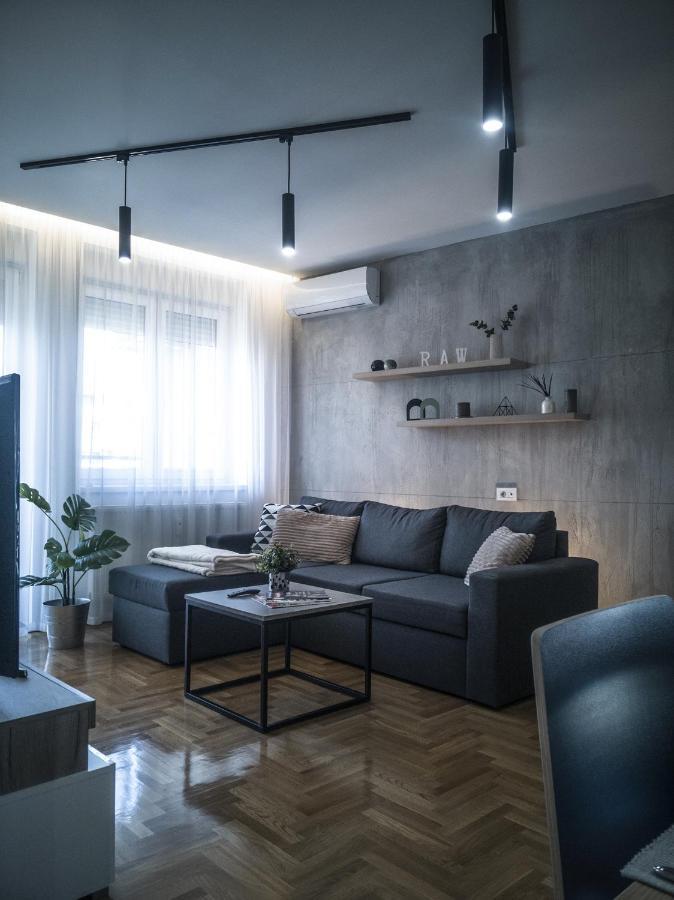 Raw Industrial City Apartment 수보티차 외부 사진