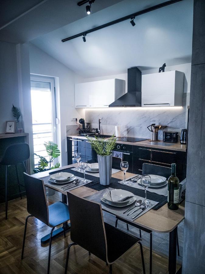 Raw Industrial City Apartment 수보티차 외부 사진