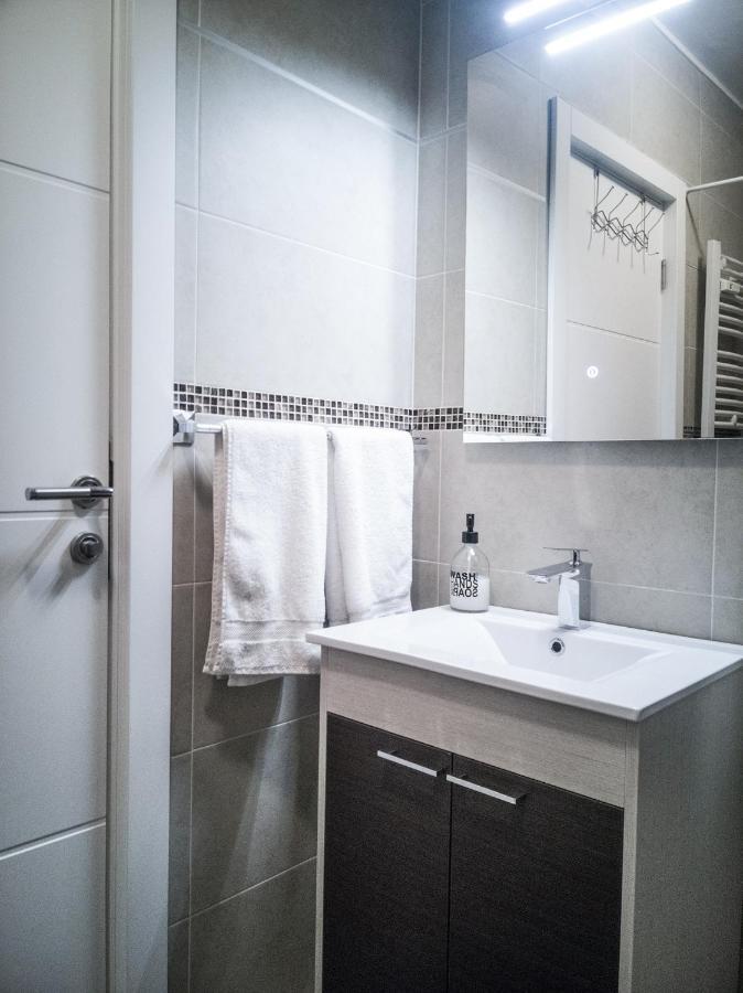 Raw Industrial City Apartment 수보티차 외부 사진