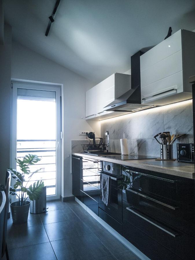 Raw Industrial City Apartment 수보티차 외부 사진