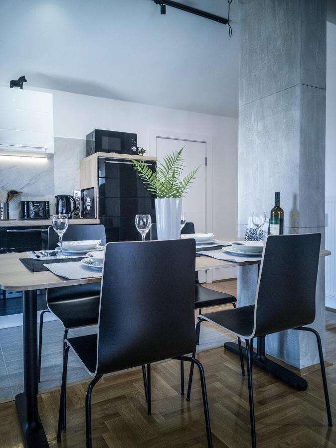 Raw Industrial City Apartment 수보티차 외부 사진