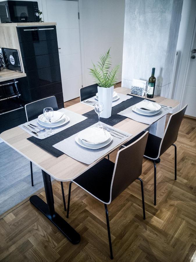 Raw Industrial City Apartment 수보티차 외부 사진
