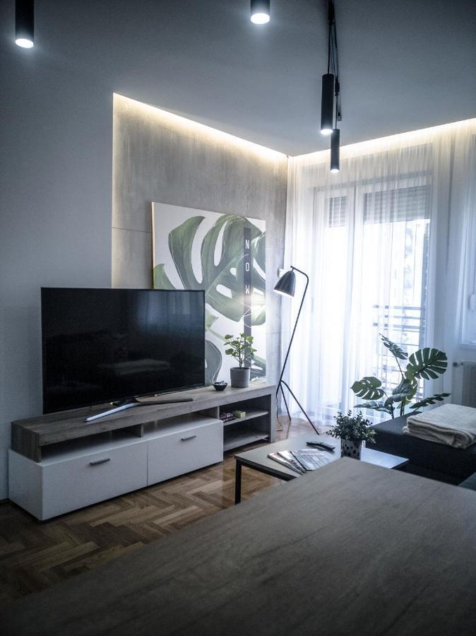 Raw Industrial City Apartment 수보티차 외부 사진