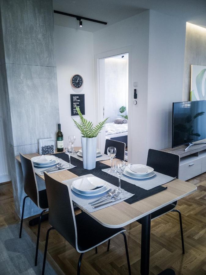 Raw Industrial City Apartment 수보티차 외부 사진