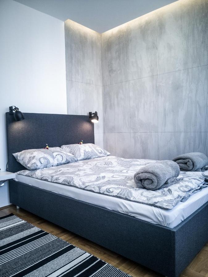Raw Industrial City Apartment 수보티차 외부 사진